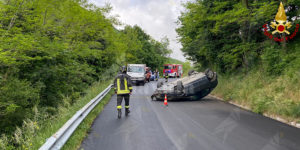 Perde il controllo dell’auto e si ribalta, ferito il conducente item-thumbnail