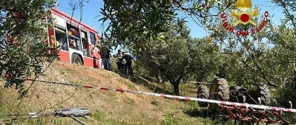 Finisce in una scarpata con il suo trattore, un morto in Calabria