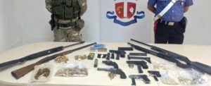 Gioia Tauro, i carabinieri scoprono un vero e proprio arsenale disseminato in città item-thumbnail