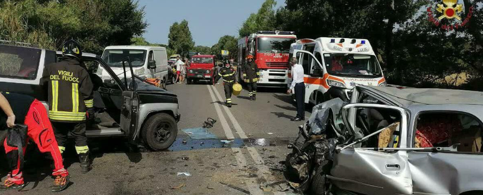 Un morto e due feriti gravi in un tragico incidente: tre le auto coinvolte