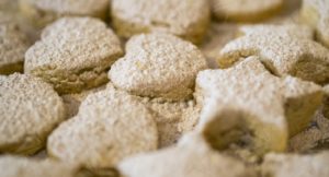 Dall’Olanda arriva una scatola di biscotti con oltre un kg di droga, due arresti item-thumbnail