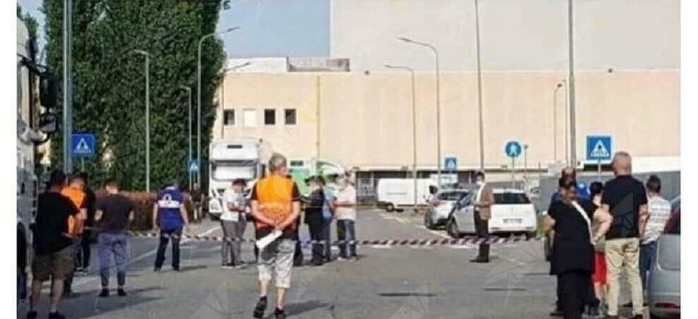 Camion travolge e uccide sindacalista durante manifestazione