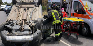 Violento incidente stradale: Furgone si ribalta, un ferito item-thumbnail