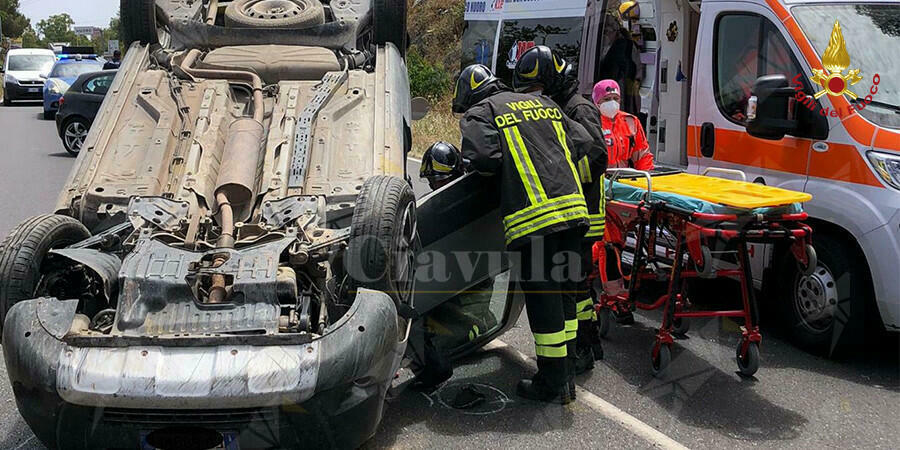 Violento incidente stradale: Furgone si ribalta, un ferito