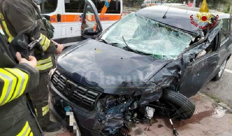 Violento incidente stradale tra un camion ed un’auto