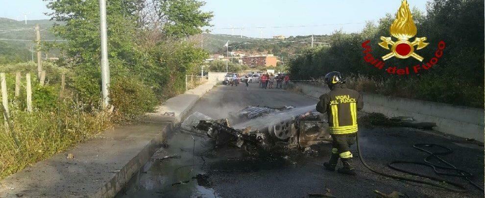 Calabria: auto si ribalta e prende fuoco, salvato il conducente