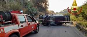 Schianto fra due auto sulla provinciale, intervengono i vigili del fuoco item-thumbnail