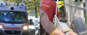 Provoca incidente stradale e, preso dal panico, tenta di gettarsi da un viadotto item-thumbnail