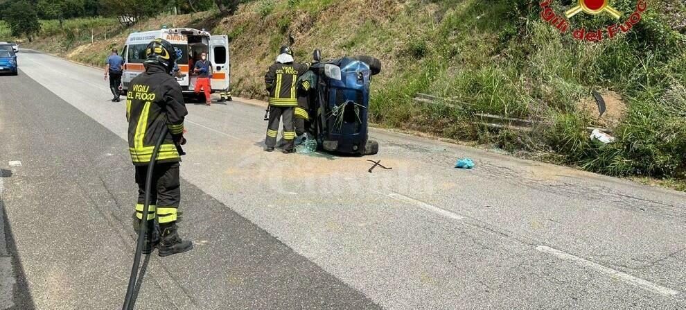 Incidente stradale in Calabria, si ribalta Toyota