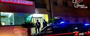 Panico a Bianco: armato di coltello aggredisce i carabinieri. Scatta l’arresto item-thumbnail