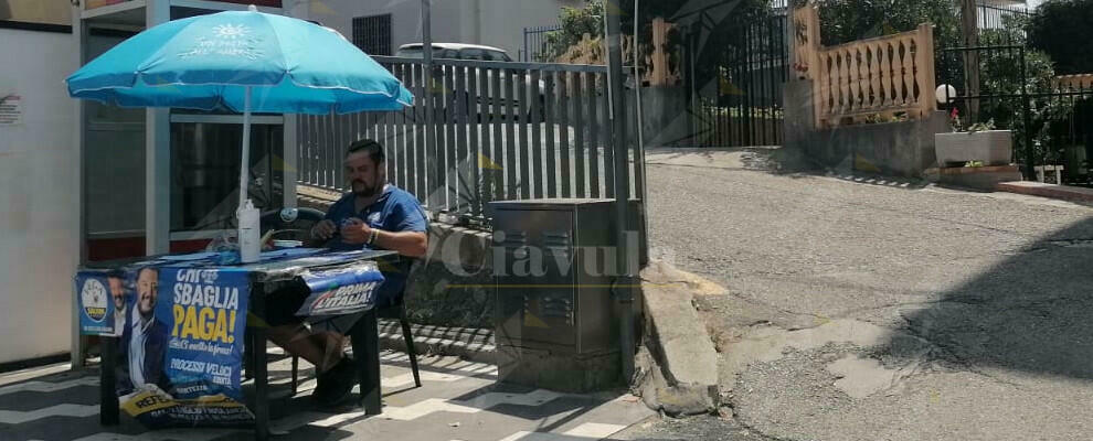 Leghista riacese installa gazebo abusivo a Caulonia. Interviene la polizia municipale