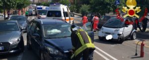 Incidente stradale nel centro cittadino, due persone ferite item-thumbnail