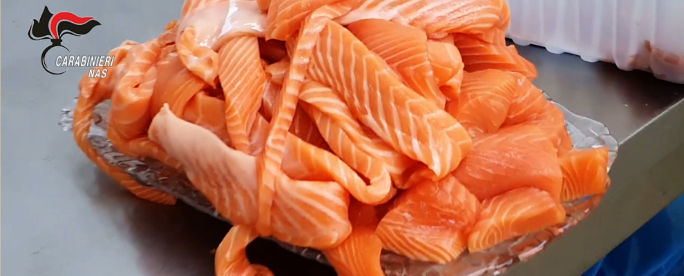 Oltre 500kg di prodotti ittici per sushi mal conservati in un noto ristorante a Reggio Calabria, scatta il sequestro