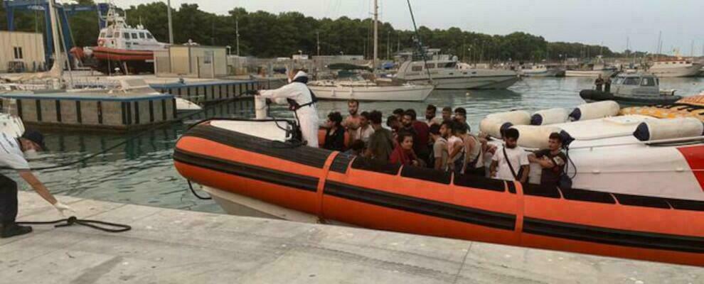 Sbarco a Roccella Jonica, 103 migranti soccorsi dalla Guardia Costiera