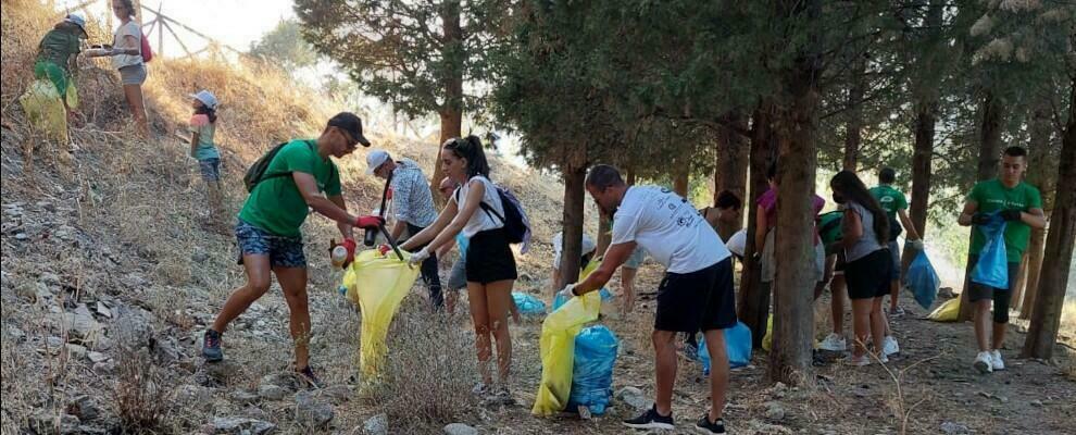 Puliamo Caulonia: raccolti oltre 200kg di rifiuti dai giovani volontari