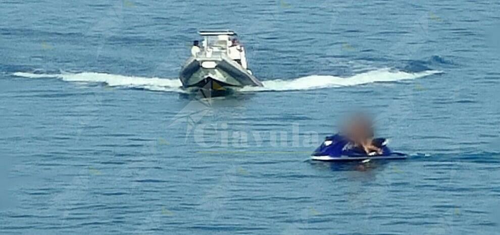 Guardia costiera Roccella:  sequestrate due moto d’acqua, in fuga i conduttori