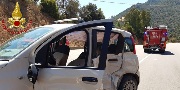 Violento Incidente Stradale Tra Un Auto Ed Un Furgone Un Ferito è Violento Incidente Stradale Tra Un Auto Ed Un Furgone Un Ferito è