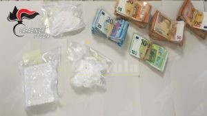 Trovato in possesso di 780 grammi di cocaina e 45 mila euro in contanti. Arrestato in Puglia 30enne calabrese item-thumbnail