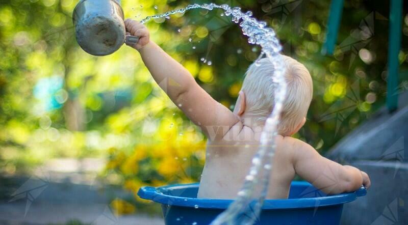 Bambini in estate, cosa cambia e come proteggerli dal caldo