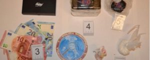Getta la droga dalla finestra di casa, giovane calabrese finisce in carcere item-thumbnail