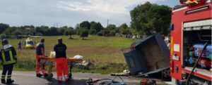 Calabria, violento incidente stradale tra auto e motoape: chiusa al traffico la SS 18 item-thumbnail