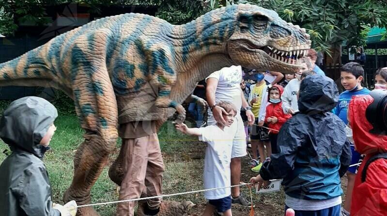 I bambini di Benestare, Gioiosa Ionica e Caulonia tra i dinosauri grazie alla Coop. Sankara