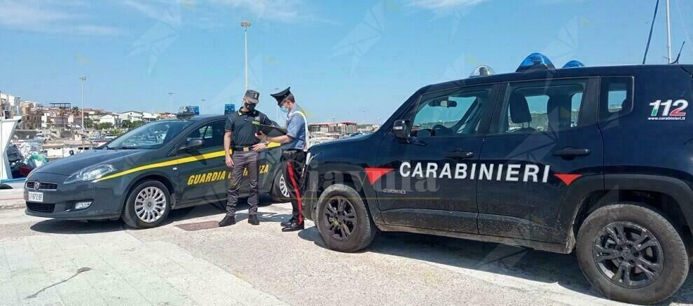 In corso vasta operazione a Lamezia Terme. Si cercano armi e droga