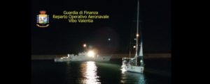 Imbarcazione con 75 migranti a bordo intercettata nel crotonese: fermati tre presunti scafisti item-thumbnail