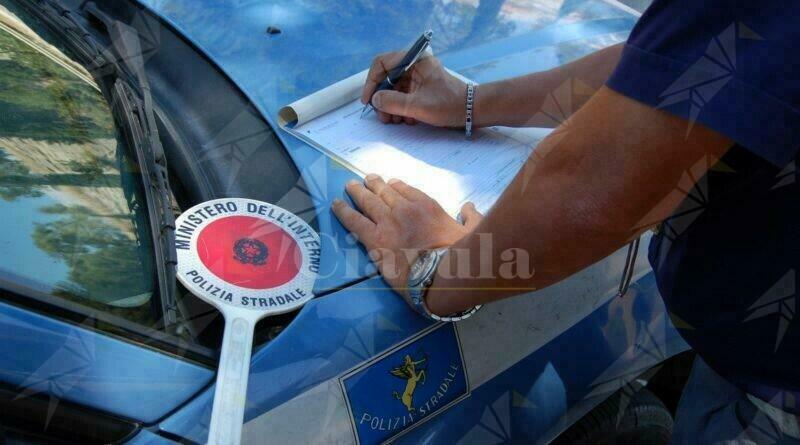 Controlli settimanali della Polizia a Cosenza: 4 auto sequestrate e 9 documenti di circolazione ritirati