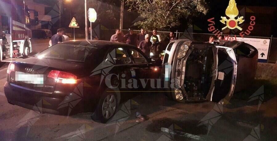 Violento scontro tra auto a Badolato