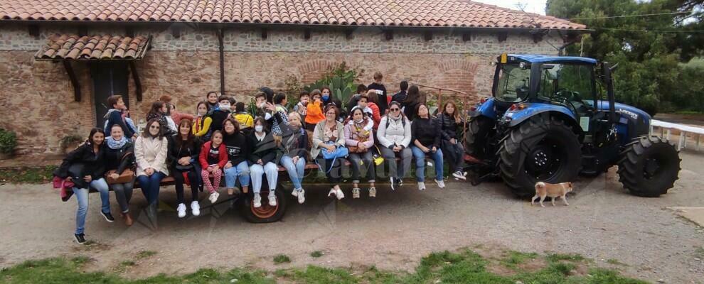 “Giornata in fattoria” per i bambini di Caulonia e della Locride grazie al Progetto Mediterraneamente – fotogallery