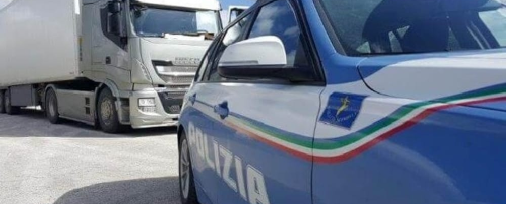 Calabria, falsava il reale inquinamento del camion per ottenere agevolazioni fiscali: la stradale svela l’inganno
