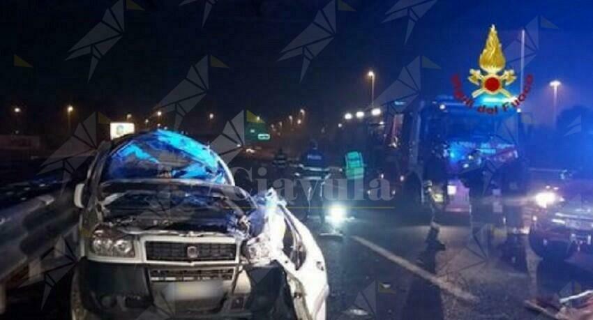 Incidente in autostrada, un morto e una donna ferita gravemente