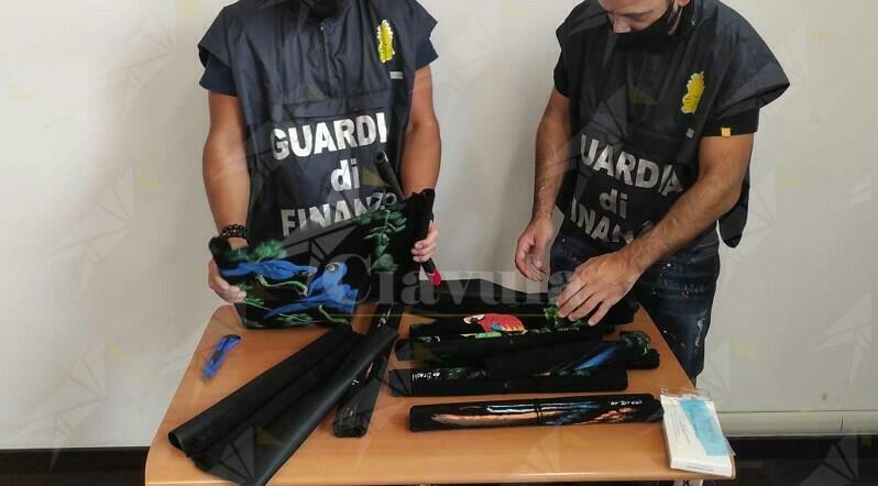 Nasconde 5 kg di cocaina tra le tele dei quadri e alcune statuette, arrestato a Malpensa