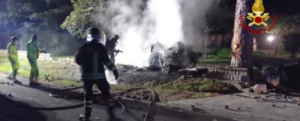Perde la vita nell’auto andata a fuoco dopo un incidente item-thumbnail