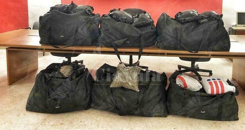 Trovati in possesso di 106 kg di marijuana, due arresti