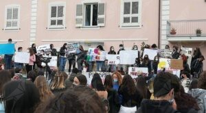 Protesta al Mazzini di Locri, parla una studentessa item-thumbnail