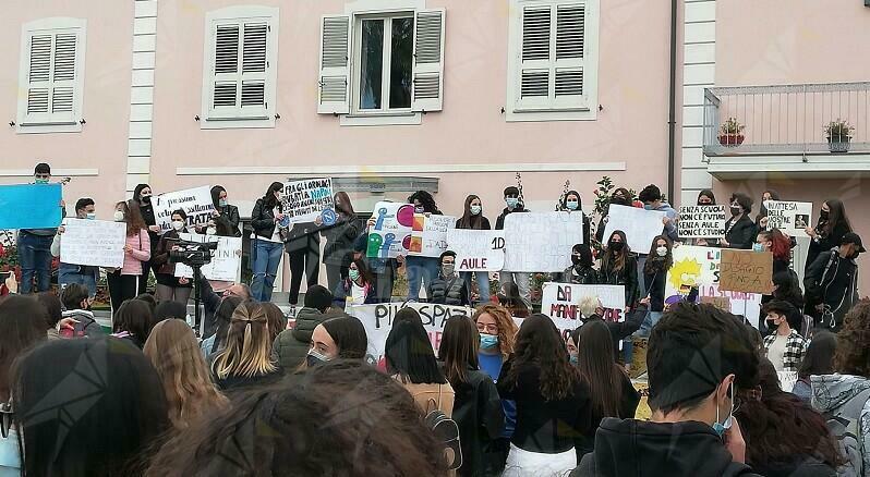 Protesta al Mazzini di Locri, parla una studentessa