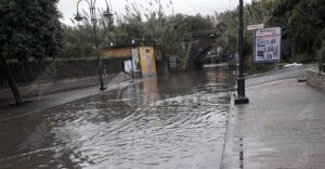 Il sottopasso di Caulonia transitabile solo in barca item-thumbnail