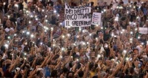 De Magistris: “Il clima politico nel paese è brutto” item-thumbnail