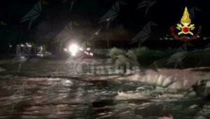 Allerta maltempo in Calabria e Sicilia: fiume esondato nel trapanese, nel catanese dispersa una coppia item-thumbnail