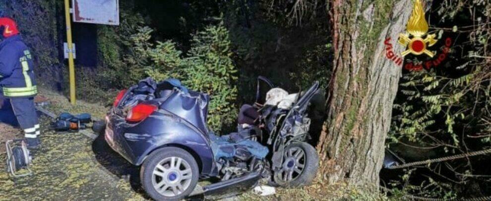 Tre ragazzi di 17 e 18 anni muoiono in un incidente stradale. Ferito un 16enne