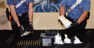 Calabria: Coniugi trovati in possesso di una pistola clandestina e di oltre un chilo di cocaina item-thumbnail