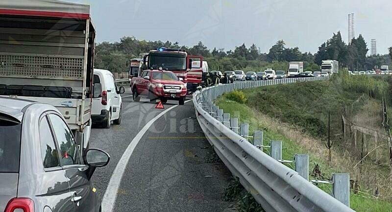 Nuovo incidente sulla statale 106. Code e rallentamenti