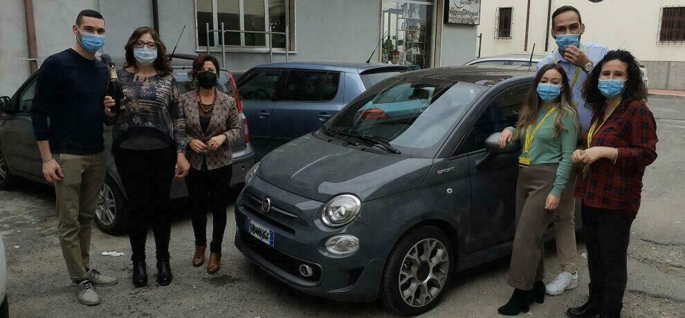 Concorso Poste: una cliente dell’ufficio postale di Siderno vince una Fiat 500