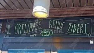 Ennesima follia “NO green pass”: Insegna di una birreria paragona il green pass ai lager nazisti item-thumbnail