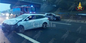 Incidente stradale: I vigili del fuoco estraggono autista dalle lamiere item-thumbnail