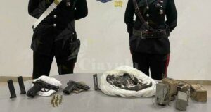 Calabria: Beccato con due pistole e ghiri nel freezer di casa. Arrestato 52enne item-thumbnail