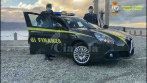 Bancarotta fraudolenta e riciclaggio, sequestrati beni per 2,4 milioni di euro ad un imprenditore item-thumbnail