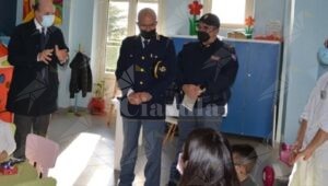 La Polizia vicina ai bambini del Reparto di Ematologia e Oncologia Pediatrica dell’Ospedale Pugliese-Ciaccio item-thumbnail